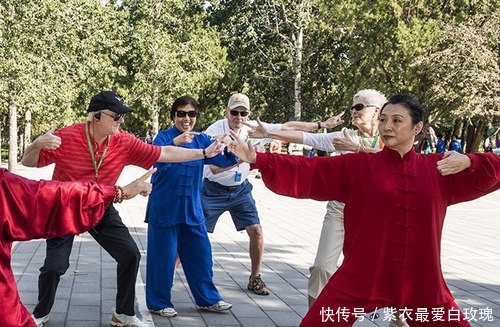 外国人来中国，看到广场上的中国大妈后，直呼是我老了吗？