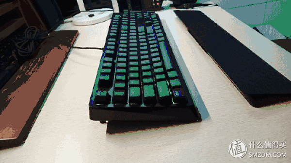 谁说机械键盘就一定吵闹?富勒G900S RGB静音红轴了解一下