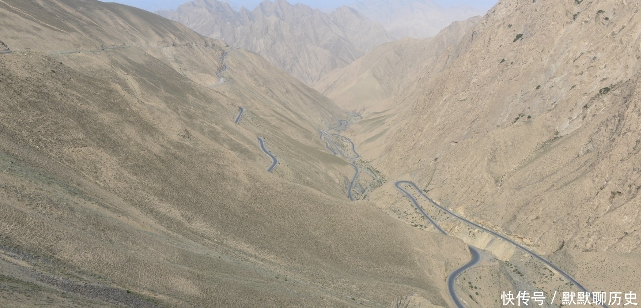 天路零公里出发,一小时海拔升高3000米,昆仑山脸色好严肃