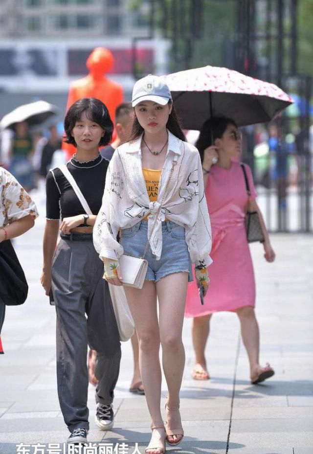  「时尚女生们」不走寻常路，选择个性穿搭让自己美的出众