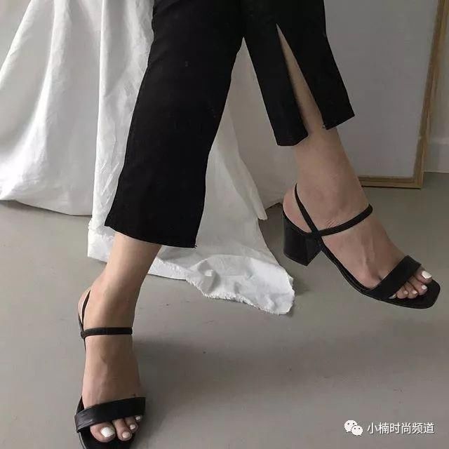 低跟也能小露性感!精选5款潮人最爱的鞋款，夏日搭配精选公开