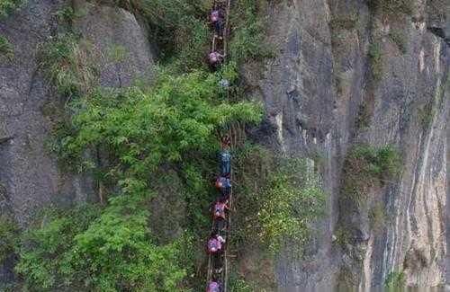 曾经与世隔绝的四川大凉山崖村，如今游客越来越多