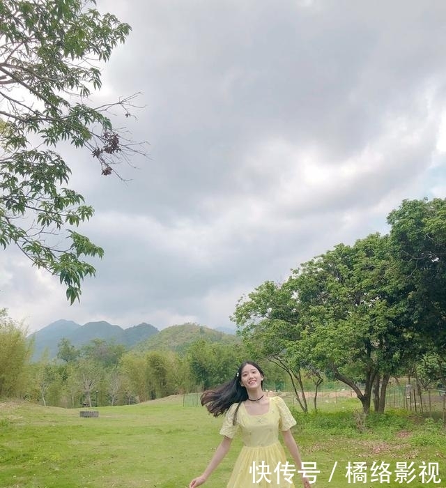 『深黄色』那个穿黄裙子的“妹妹”,你长得可真好看!