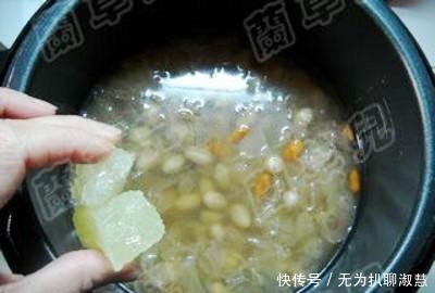  『银耳羹』它和银耳是黄金搭档，时常来一碗，皮肤白嫩，10张面膜也不如它