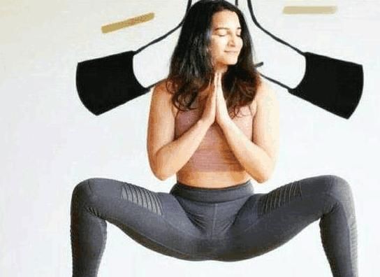 女性如何拥有性感惹眼的好身材？那就每天练练这几个瑜伽小技巧