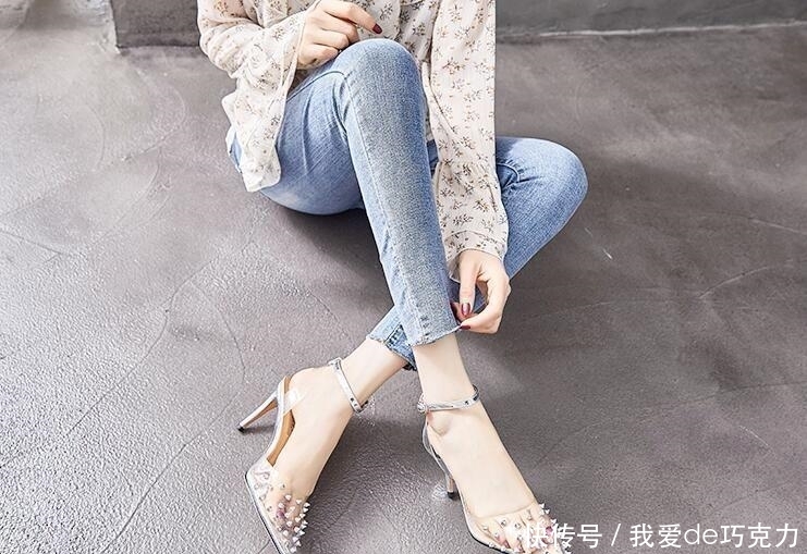 『圆钉』透明水晶高跟鞋,显女性的时尚性感