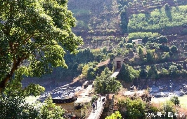 云南建筑大观:站在桥上望云岭