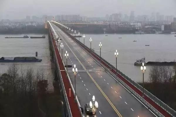 明日，长江大桥正式通车