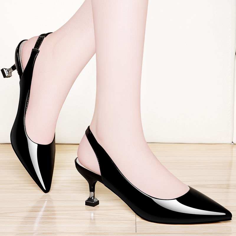 70后女人别打扮太土，多穿洋气的裙子搭配这种高跟鞋，美到尖叫