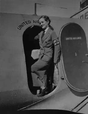 空姐制服的百年演变史，让你明白制服诱惑的真正原因