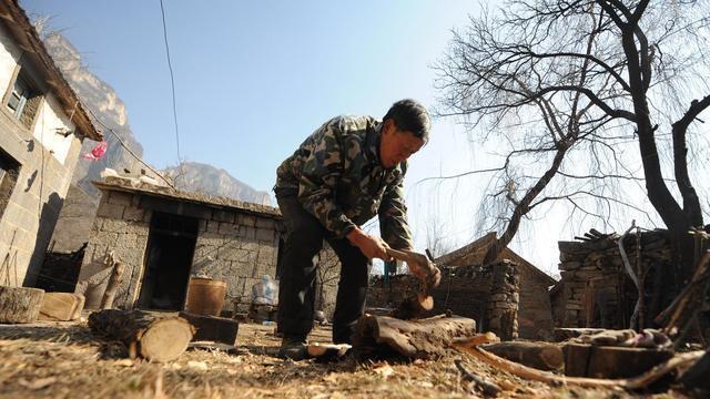 6旬老人隐居深山21年, 一辈子未结婚