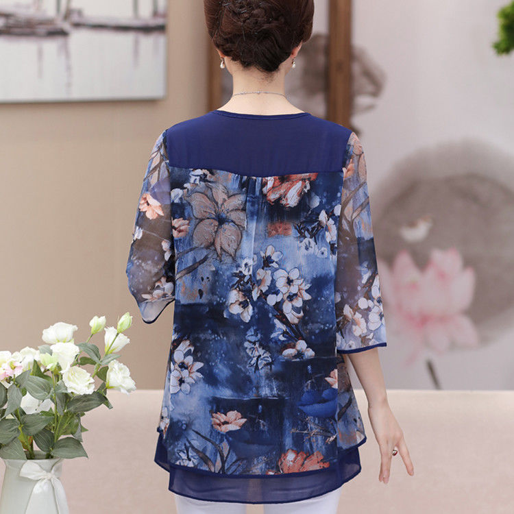 哇塞!50岁妈妈真会打扮，只穿这高贵“妈妈装”，美得怦然心动