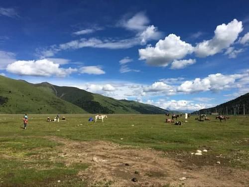 在川西深处，有一片格萨尔王征战过的草原