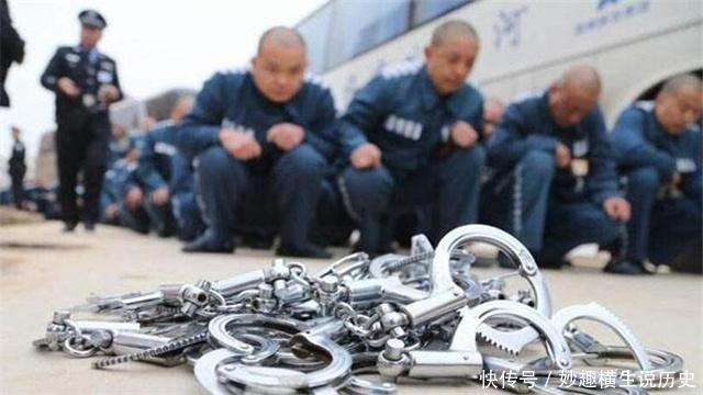  狱警@监狱的空间有限，犯人们在监狱里，是如何度过一二十年的呢