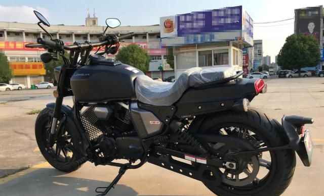 巡航摩托车:龙嘉“亲民型”巡航车,V型双缸+德尔福电喷,配CBS,2.08万