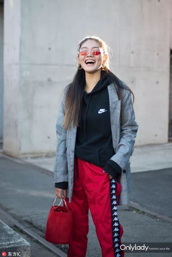 你距离时髦精可能就差一副超窄墨镜了