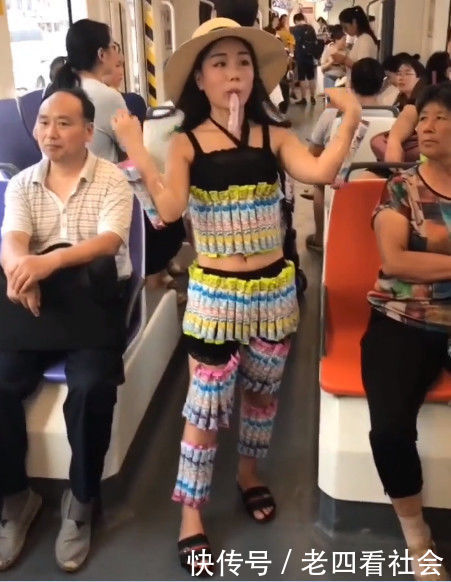 美女在高铁上身穿冰棒衣，既能防暑又能解渴