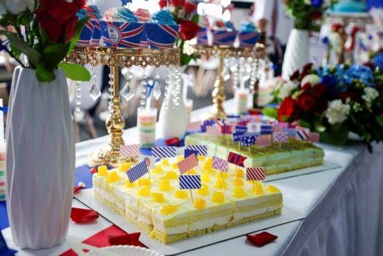 爱玛电动车蓝白红3色玩转英伦风 风靡大半个明星圈