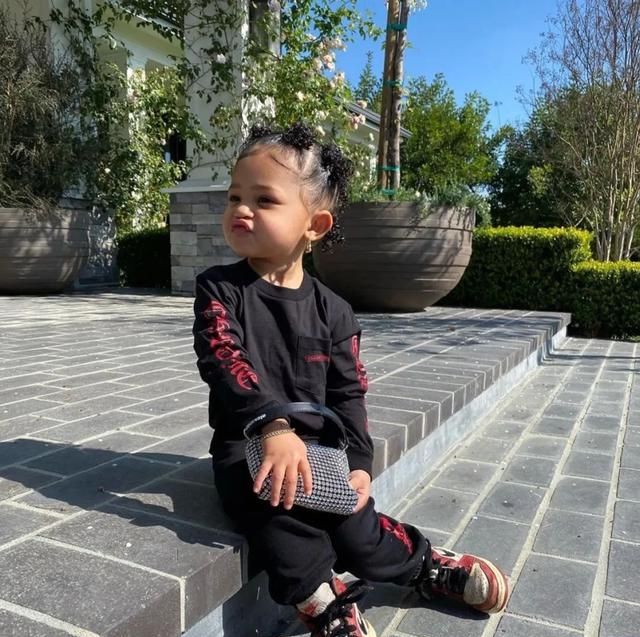  「很爽」做Travis Scott和Kylie的女儿是什么体验？Stormi:谢邀，很爽