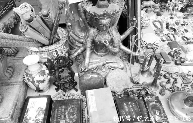 凌晨两点的西安＂鬼市＂，光怪陆离还藏着这么多秘密...