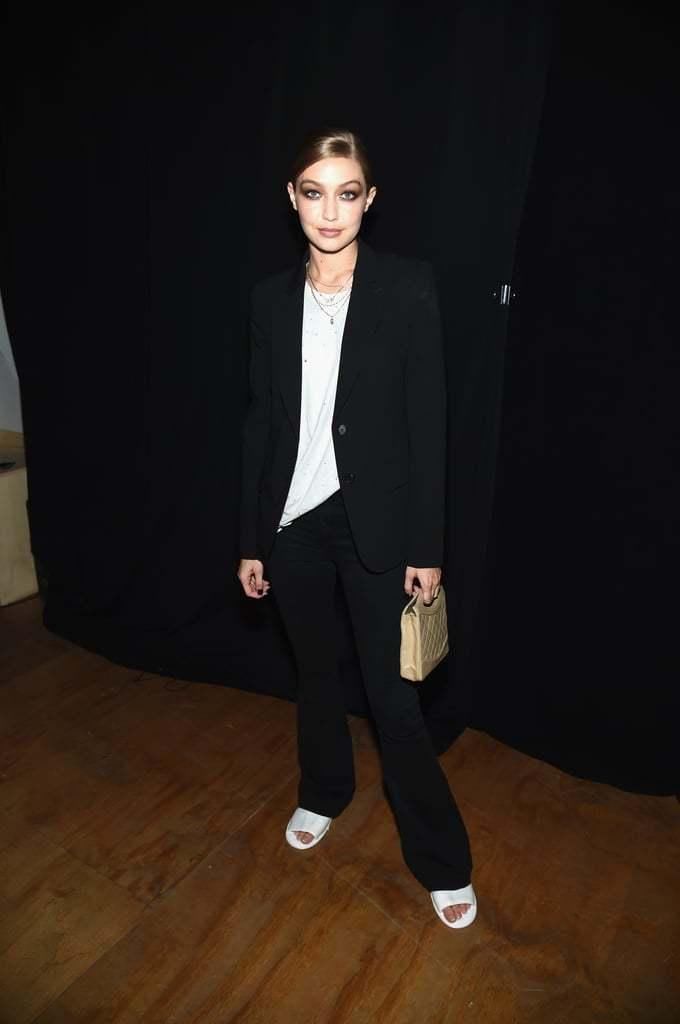 吉吉现身纽约时装周!“破旧不堪”背心真洋气，台上尽显完美身材