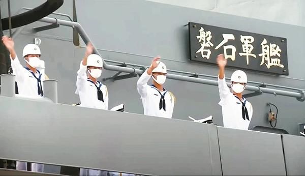  『开放民众登』又说谎？台军方3度称没开放登舰 台商秀合照打脸