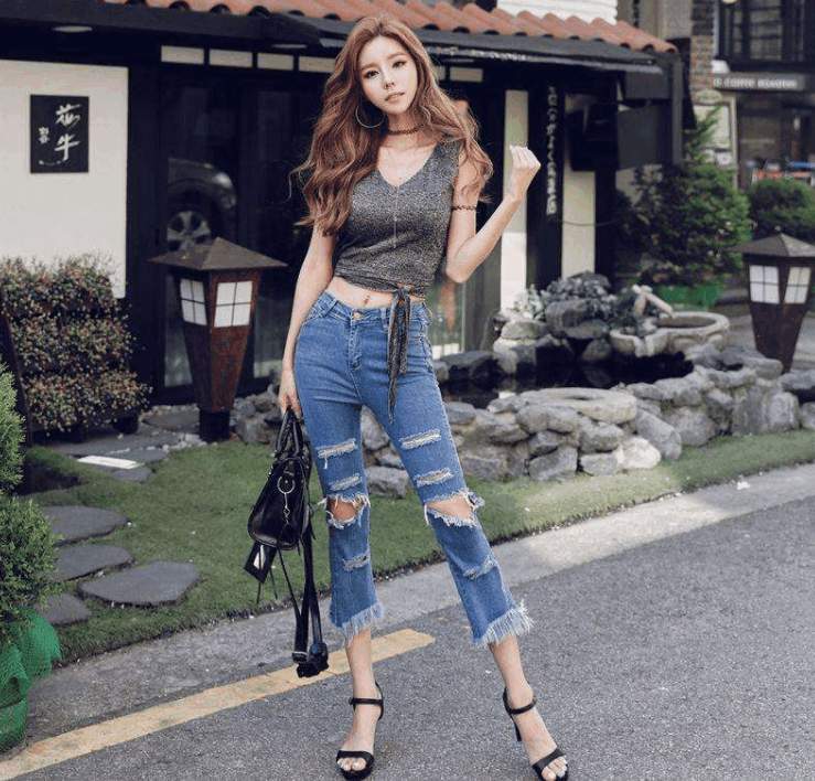 极致紧身的瑜伽裤穿出了门，单调不失成熟女人味