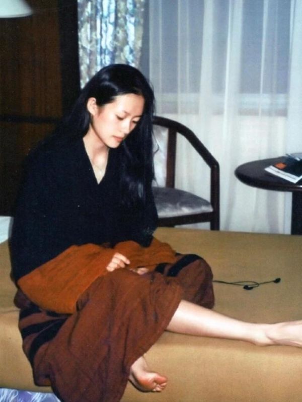 章子怡|章子怡刚出道的照片流出,终于知道什么叫美人在骨不在皮,绝美!