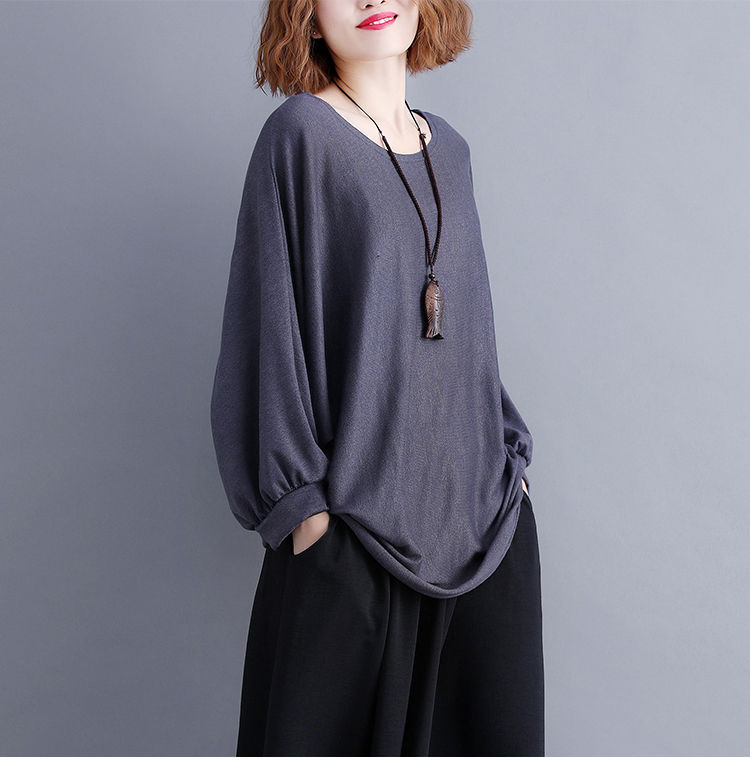 女人一旦过了40，可不要随意穿搭，瞧下图穿搭，背影都美爆