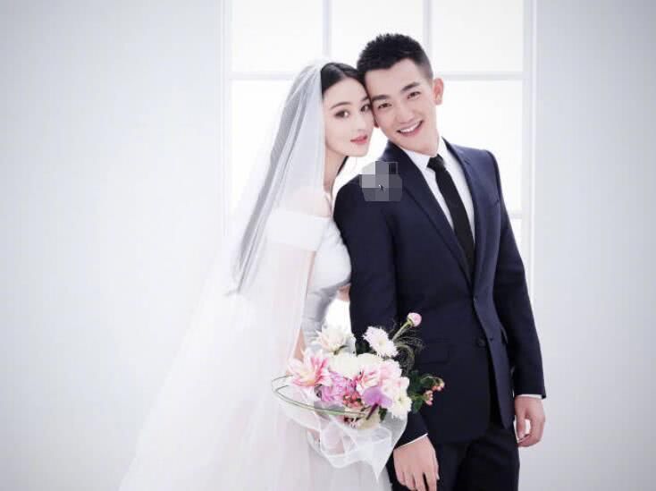 张馨予荣升军嫂!婚纱照唯美如童话世界，皮肤白到发光挪不开眼!