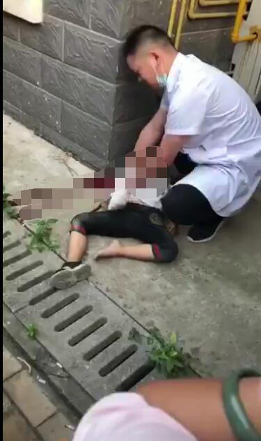 网传男孩坠楼视频事发芜湖 警方查证实属谣传