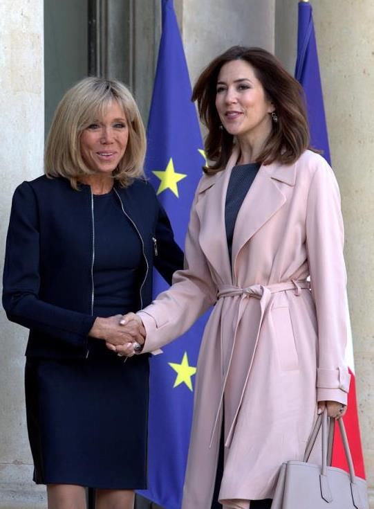 各国“第一夫人”尴尬照:梅兰娜发型亮了，安倍昭惠罕见卷发照