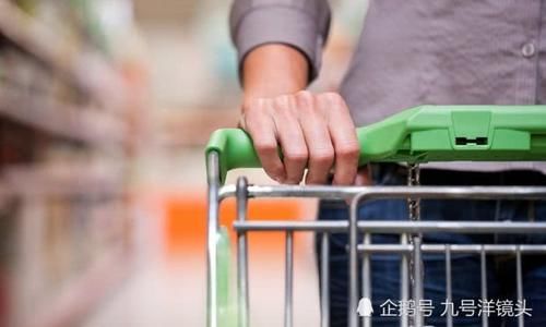 女子在商场购物意外摔倒,法院判其获赔630万