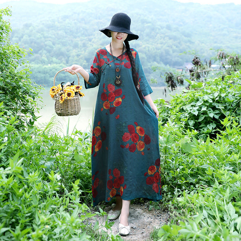 妈妈49岁，出门从不穿阔腿裤!只穿这洋气裙子，比旗袍甜美减龄