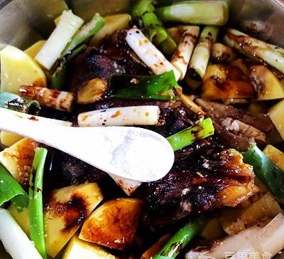 「外婆」外婆的祖传秘方—土豆蒸蹄膀