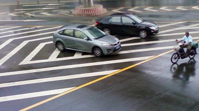  斑马线@在道路上不认识这5种“道路标线”，别说自己是老司机