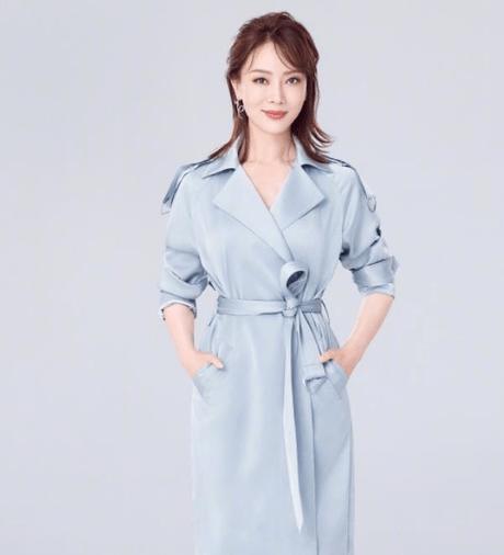 41岁的陈数一颦一笑间熠熠生辉，气质女神当属她了