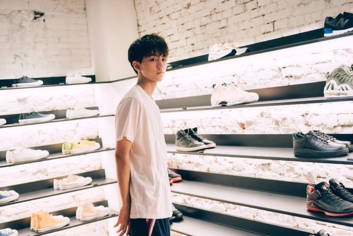 王俊凯常上身的T恤TPHANTACI，原来是《好声音》导师周杰伦创立的