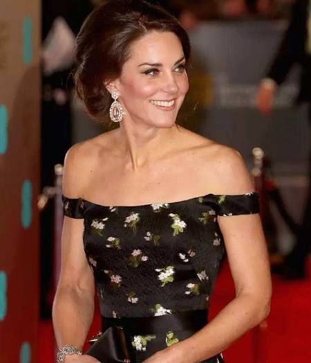 王妃露肩装大比拼:戴安娜很梦幻，凯特尽显气质，梅根太迷人!