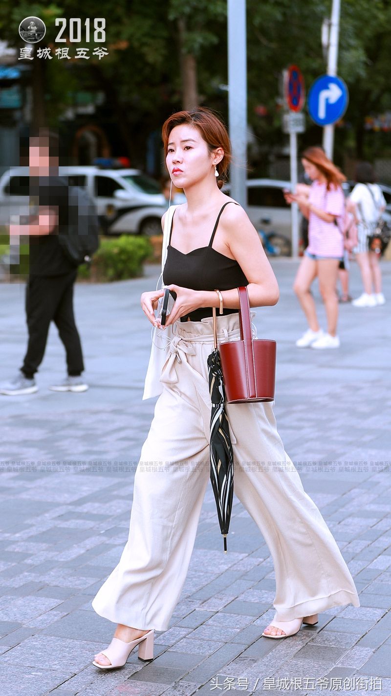 街拍:不管我们有多么平凡，都一定要有一颗爱美的心