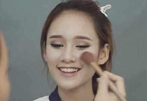 19年从未化过妆的女生，妆后竟这般惊艳!美哭了~