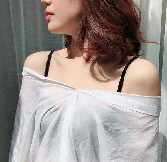 为什么很多女生会在白色或者浅色衣服里穿黑色内衣