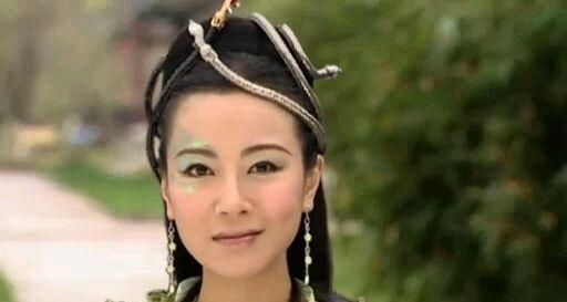  『偷懒』发饰就能让人一眼看穿身份的蛇妖, 杨明娜的造型师太偷懒了