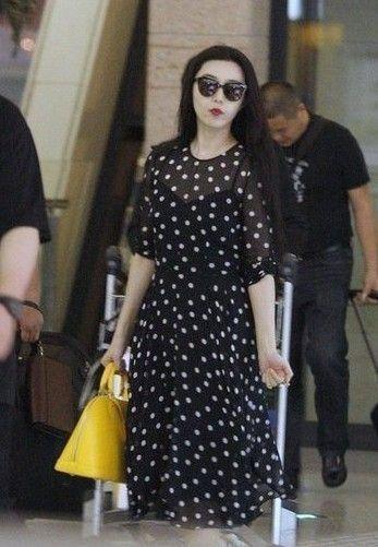 波点裙到底有多抢手,范冰冰和张馨予抢着穿,一对比傻眼了!