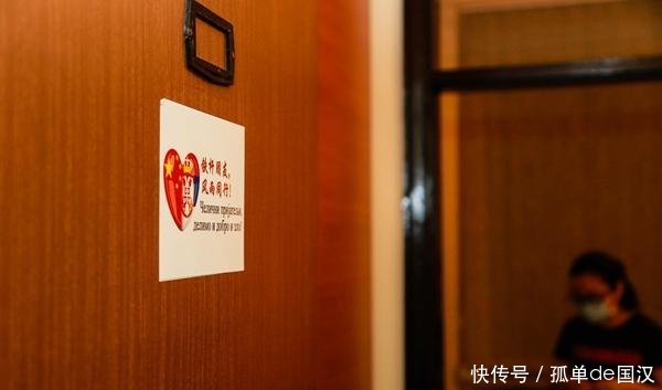 「谢谢」碰肘、直播、喊话……他们这样表达“谢谢你,中国”