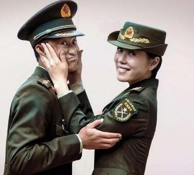 看完刘涛和余男的穿搭，你就知道什么叫做气场一米八了!