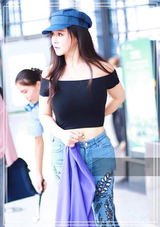 冉莹颖够狠！低腰裤配小背心狂秀小蛮腰，网友：邹市明咋放心的？