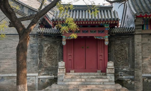 农村建房有讲究，老农说“门前开方塘，家败人又亡”，有何讲究？