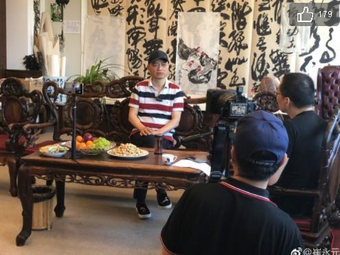 崔永元再曝某二线演员大小合同，现金要用麻袋装，被提醒人身安全