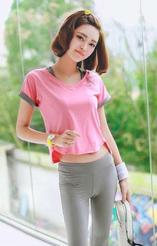 紧身裤减龄显年轻，尽显妹子曼妙身姿，让你潮流又抢眼